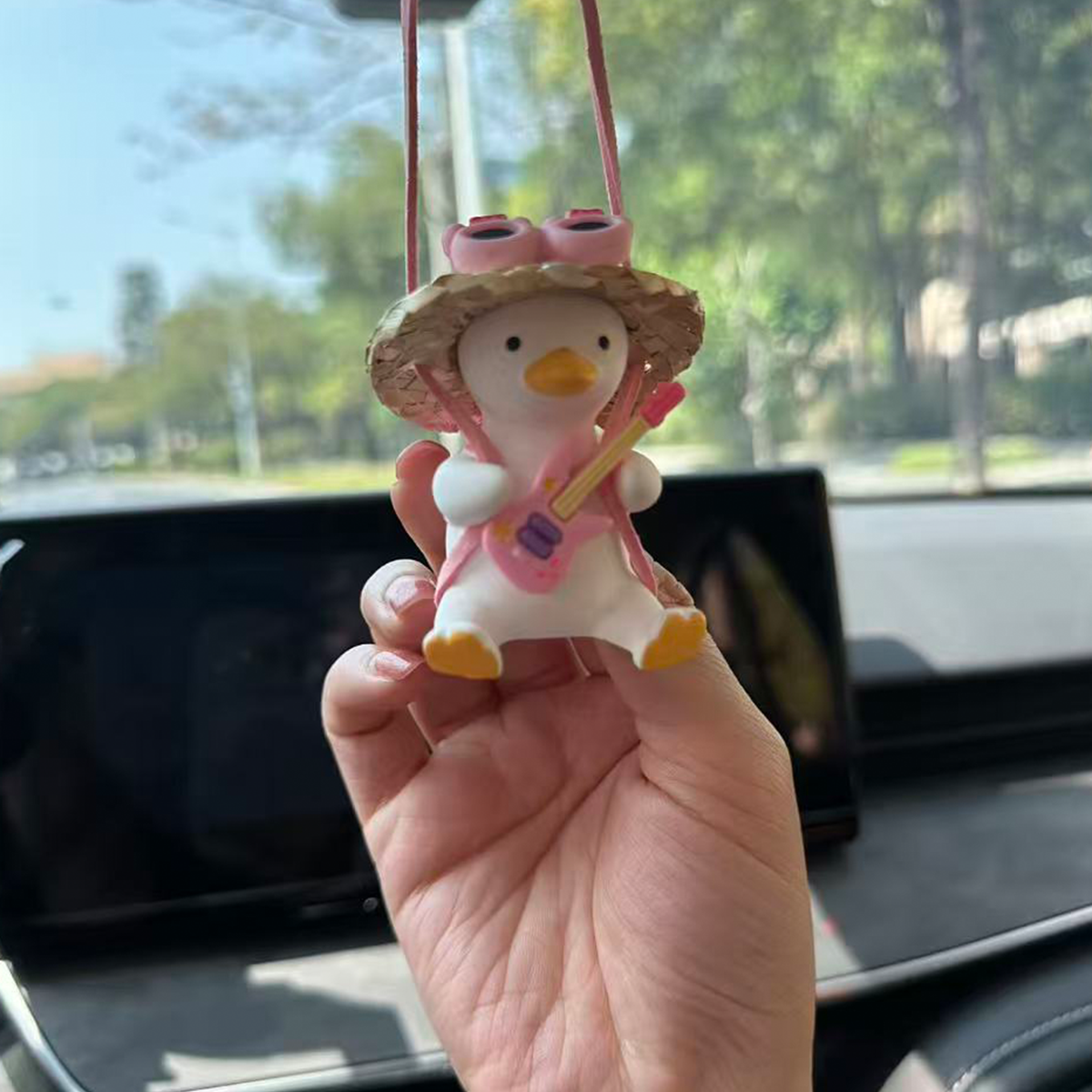 Guitar Duck Car Mirror Charm – Cute Duck Playing Guitar Rearview Mirror Hanging Ornament, Funny Car Accessory, Unique Gift for Music Lovers MOODSWEAVE