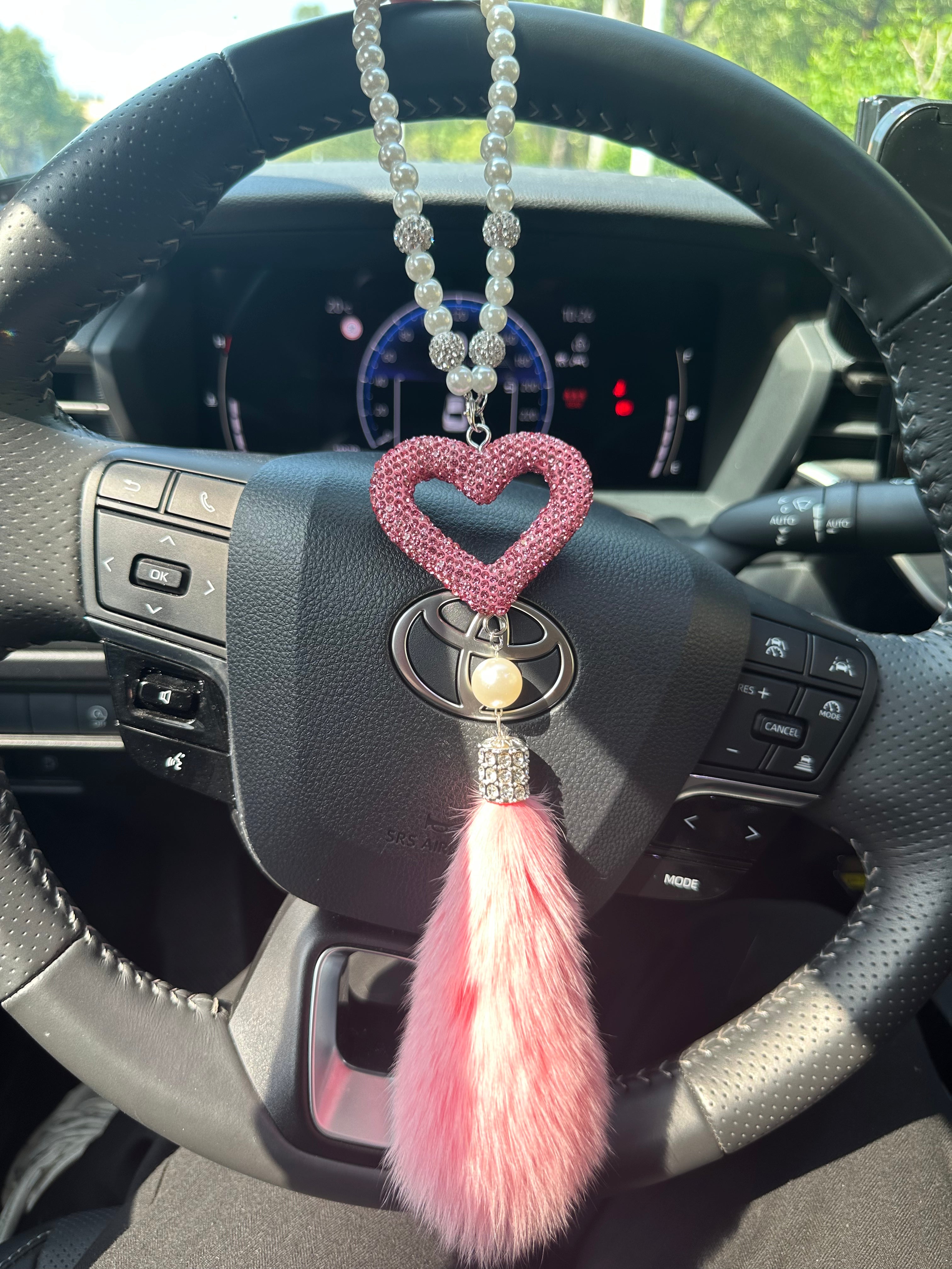 Cute Custom Car Mirror Charm – White Pearl & Pink Heart Rhinestone Rearview Mirror Hanging Ornament with Soft Pink Faux Fur | Aesthetic Car Accessories